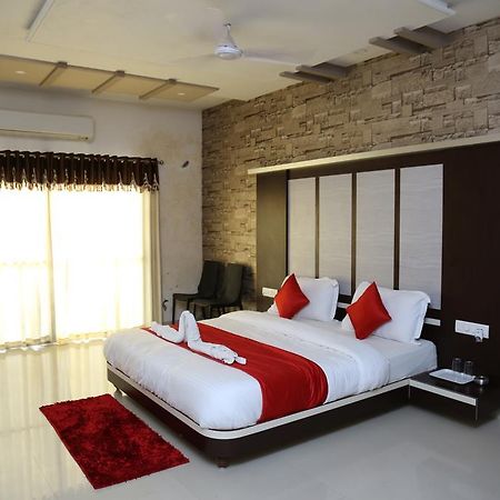 Hotel Rudra Plaza Dwārka Екстериор снимка