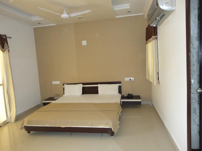 Hotel Rudra Plaza Dwārka Екстериор снимка