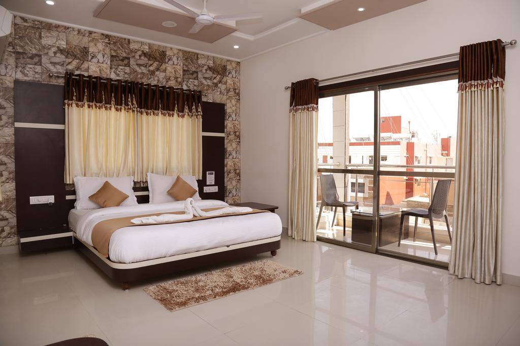 Hotel Rudra Plaza Dwārka Екстериор снимка