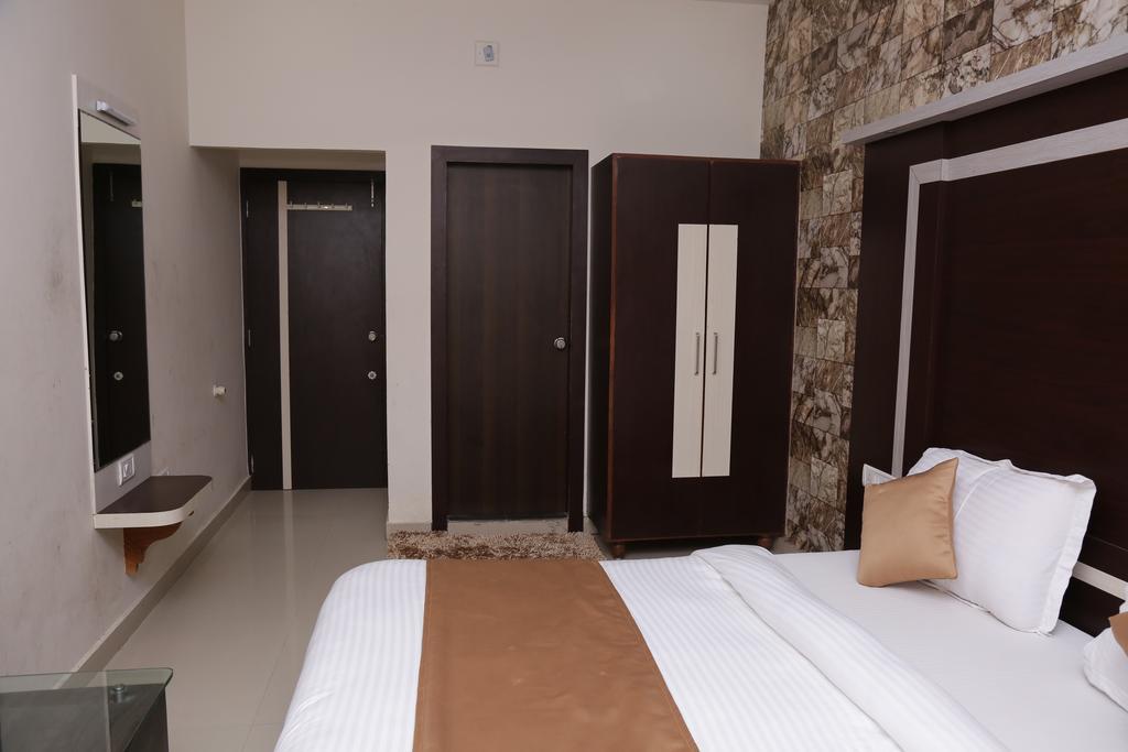 Hotel Rudra Plaza Dwārka Екстериор снимка