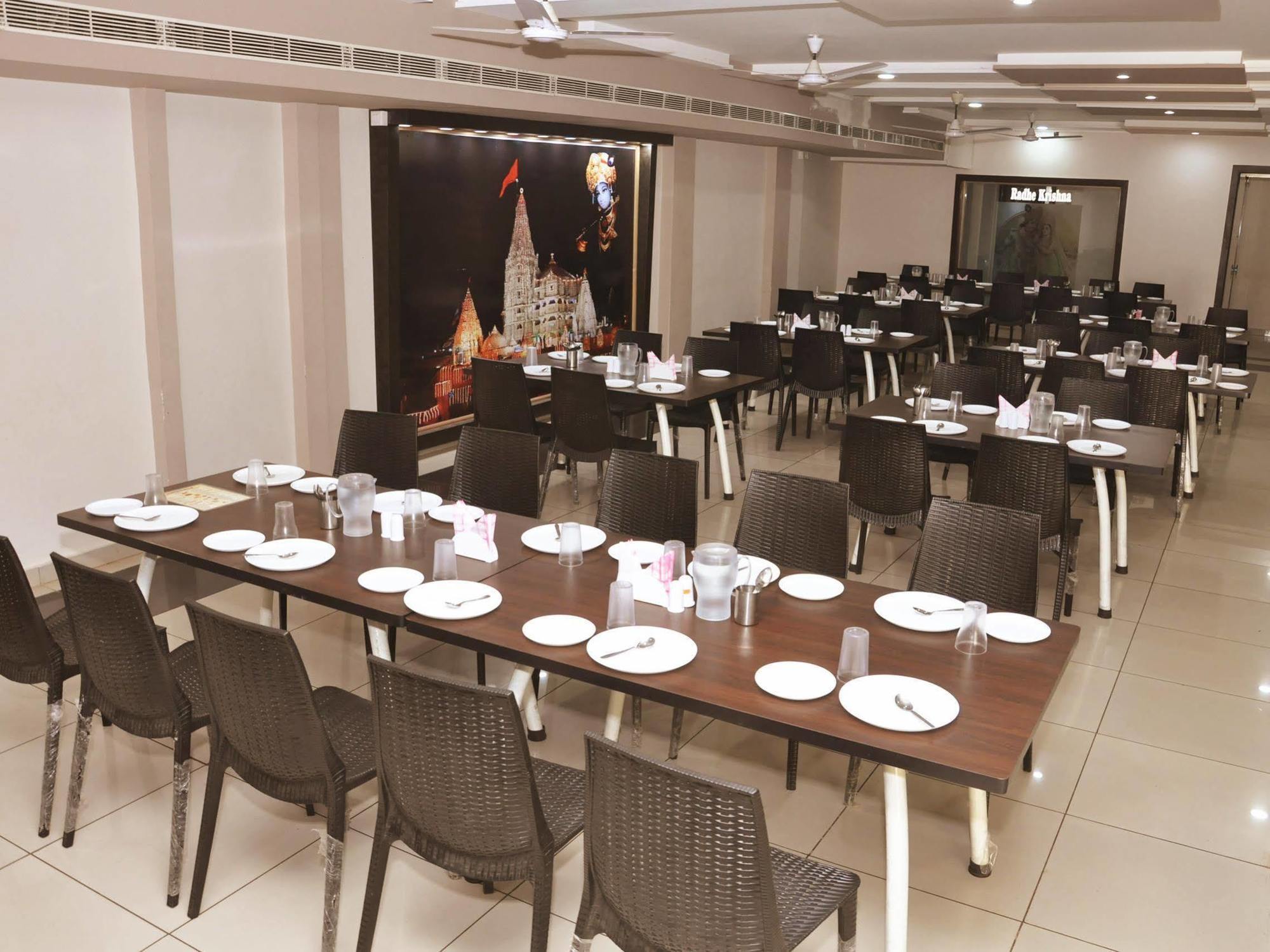 Hotel Rudra Plaza Dwārka Екстериор снимка
